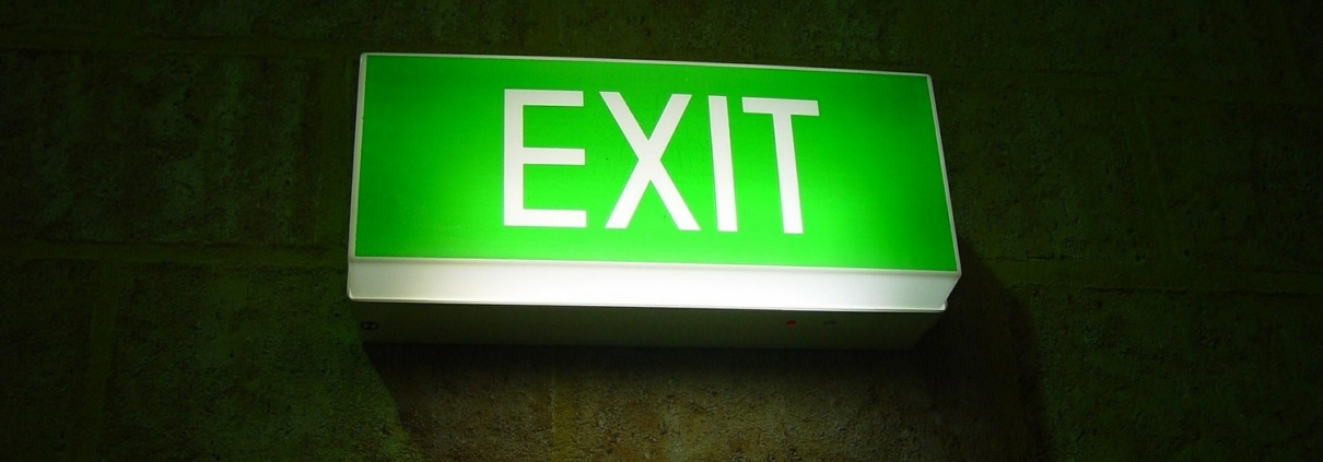 Przeglądy oświetlenia ewakuacyjnego i awaryjnego